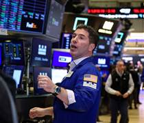 Dow Jones futures bốc hơi 500 điểm, giá dầu thô nhảy vọt 8% sau khi Mỹ tấn công Iran