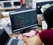 VN-Index ‘lượn sóng’ trong phiên giao dịch đầu tiên sau tin chiến sự Iran