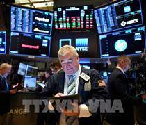 Cổ phiếu hàng không trượt dốc, cổ phiếu năng lượng Mỹ tăng mạnh do căng thẳng Trung Đông