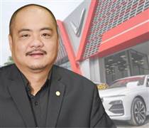 Giảm giá cả tỷ đồng mới bán được 1 chiếc xe sang, ông trùm 'xe Mẹc' dồn tiền mua đại lý bán VinFast sau năm đại hạn