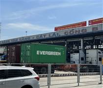 Giá dầu tăng chưa ráo mực, cước xe đầu kéo container báo tăng mạnh