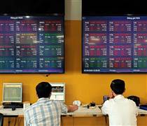 Lực bán gia tăng, VN-Index giảm hơn 40 điểm trong phiên cuối tuần