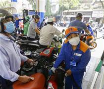 Giữ ổn định thị trường xăng, dầu trước biến động toàn cầu: Cần sự đồng hành của doanh nghiệp và người dân