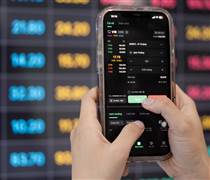 PVT: Sếp doanh nghiệp nhộn nhịp mua bán cổ phiếu, Chủ tịch PVTrans chốt lời tiền tỉ