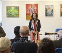 Triển lãm tranh và sách 'Hồn Việt trên đất Pháp'