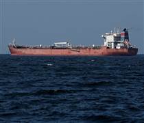 Tránh 'tên bay đạn lạc' vì xung đột Mỹ-Israel và Iran, nhiều tàu dùng chiêu 'độc' để vượt eo biển Hormuz