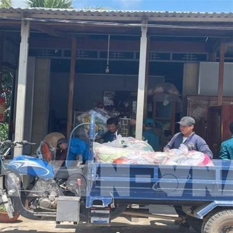 Sông Tiền tiếp tục sạt lở, dân ven sông thấp thỏm di dời