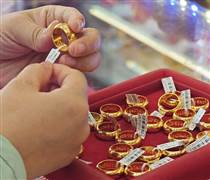 Giá vàng hôm nay 9/3: Giá giảm mạnh, người mua vàng nhẫn lỗ 9 triệu đồng/lượng sau 1 tuần