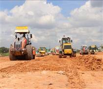 Bộ trưởng Bộ Xây dựng: Giá xăng, dầu biến động vẫn phải giữ nhịp thi công