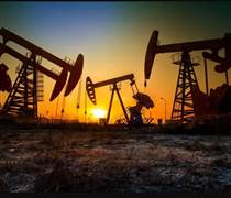 Sản xuất kỷ lục 13,7 triệu thùng dầu mỗi ngày, tại sao giá xăng tại Mỹ vẫn tăng?