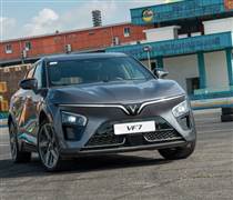 Vingroup giảm giá xe điện, Xanh SM hạ cước trước sức ép giá xăng dầu