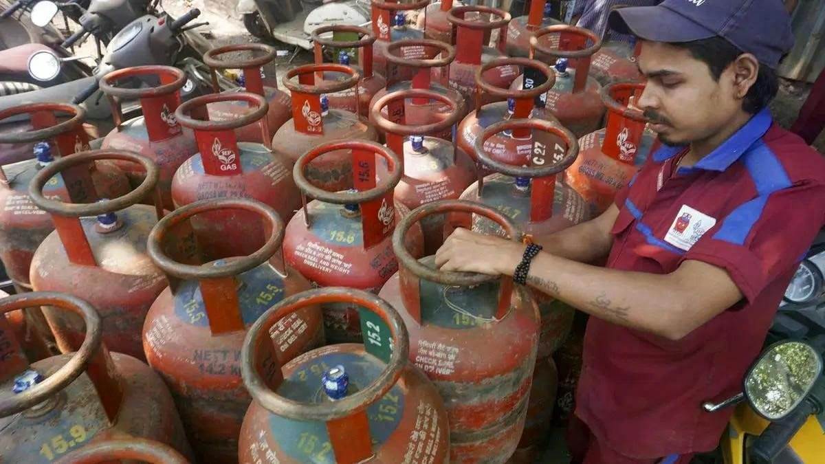 Căng thẳng Iran: Hàng hóa xuất khẩu đình trệ, nhà máy, nhà hàng tại một quốc gia châu Á phải tạm dừng vì thiếu khí đốt