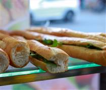 Bán bánh mì 5.000 - 25.000 đồng, lãi chỉ 10 -15% nhưng mỗi lần xuất hóa đơn điện tử mất 500 đồng, hộ kinh doanh gặp khó: Cục Thuế nói gì?