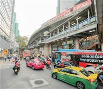 Nhiều nước kích hoạt làm việc online để giảm tiêu thụ xăng dầu