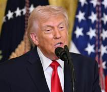 Ông Trump từ chối đề nghị hỗ trợ của Ukraine, nói ông Zelensky là ‘phương án cuối cùng’