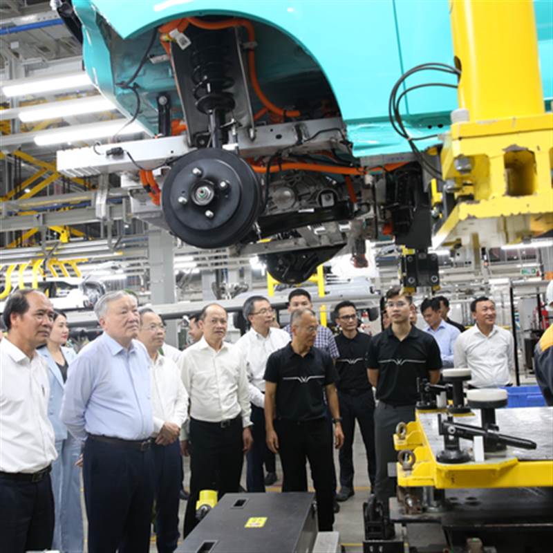 Thăm nhà máy VinFast tại quê hương tỷ phú Phạm Nhật Vượng, Phó Thủ tướng đánh giá cao Vingroup ở một việc