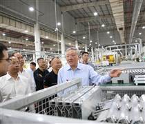 Thăm nhà máy VinFast, Phó Thủ tướng chỉ ra hướng đi tiên phong của Tập đoàn tỷ phú Phạm Nhật Vượng