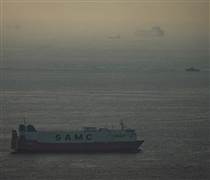 Tàu chở hàng phát nổ do vật thể lạ ngoài khơi UAE