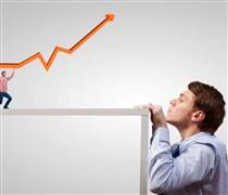 Một nhịp chỉnh thêm của VN-Index có thể kích hoạt dòng tiền bắt đáy, loạt nhóm cổ phiếu chiết khấu sâu vào “tầm ngắm”