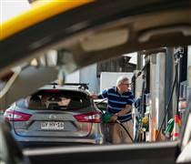 Giá dầu giảm mạnh, cú sốc nguồn cung vẫn còn đó