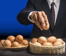 Đừng “bỏ trứng vào một giỏ”, chuyên gia mách nước chiến lược phân bổ hiệu quả khi các kênh tài sản lên xuống mạnh