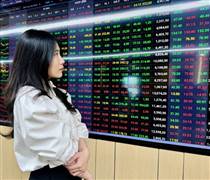 Chứng khoán 'đứt' mạch tăng, cổ phiếu Viettel dậy sóng