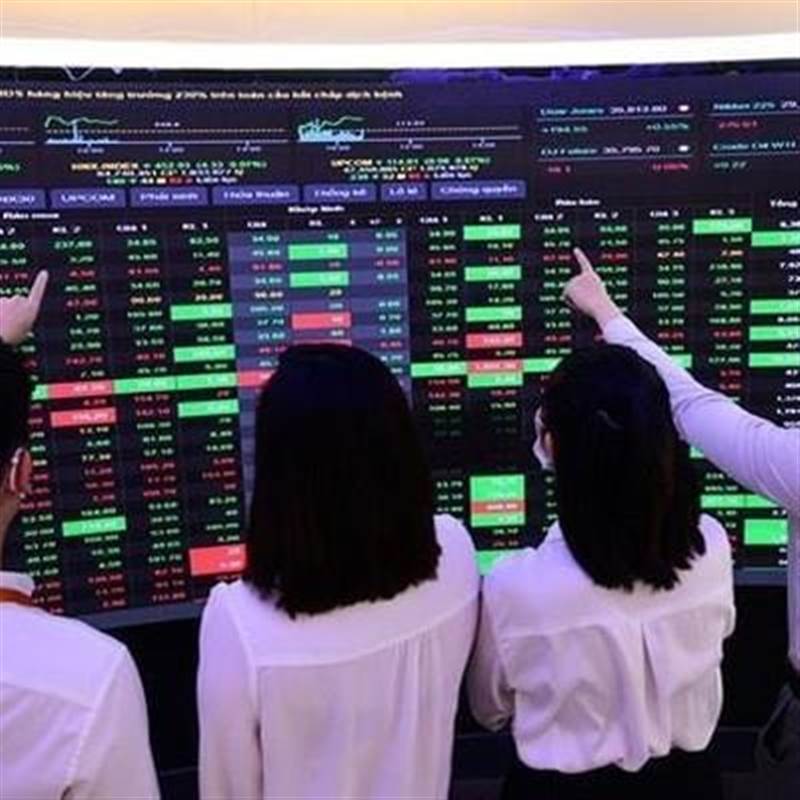 CTCK bất ngờ hạ dự báo VN-Index năm 2026 sau căng thẳng Trung Đông