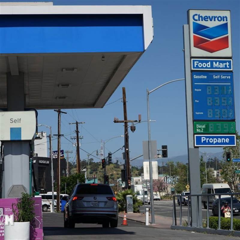 Giá xăng tăng cao có thể thúc đẩy xu hướng chuyển sang xe điện