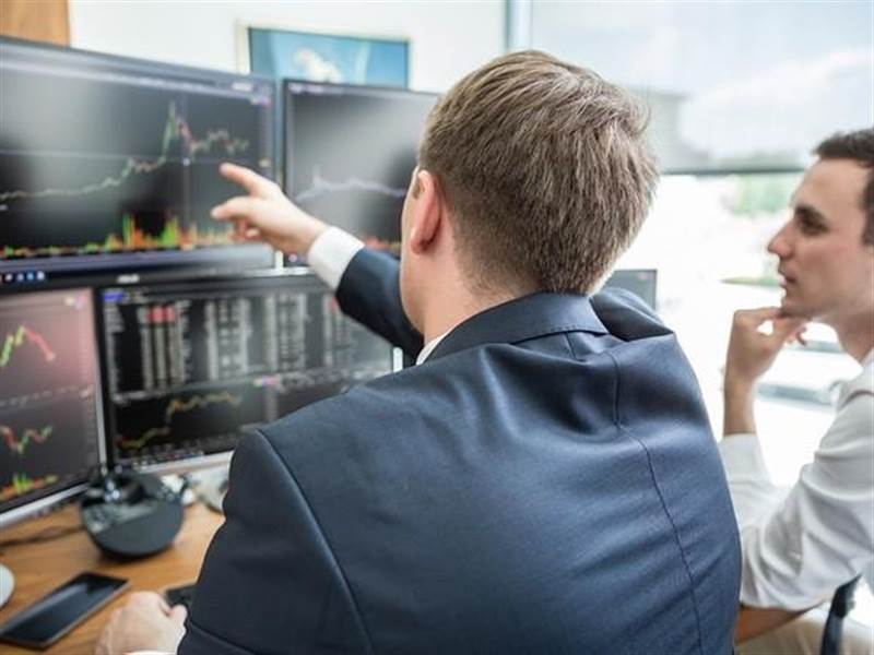 Phiên 30/3: Khối ngoại thẳng tay bán ròng hơn 1.300 tỷ đồng, cổ phiếu nào bị "xả" mạnh nhất?