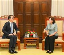 Thống đốc Nguyễn Thị Hồng: NHNN đã sớm nhận diện các rủi ro liên quan đến tăng trưởng tín dụng và có giải pháp chủ động ứng phó