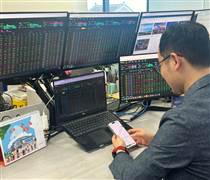 Thị trường chứng khoán nỗ lực giữ nhịp hồi phục trước áp lực địa chính trị