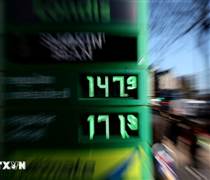 Giá dầu thô thế giới tuần qua tiếp tục biến động mạnh