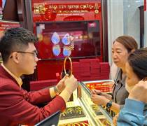 Người 'đu đỉnh' vàng đang lỗ gần 20 triệu đồng/lượng