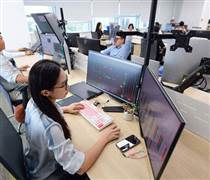 Thanh khoản thị trường chứng khoán giảm mạnh