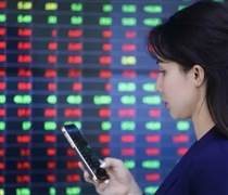 Ngân hàng hạ lãi suất, chứng khoán lập tức phản ứng