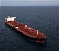 Siêu tàu treo cờ Nga, có khả năng chở hơn 2 triệu thùng dầu, bất ngờ được đi qua eo biển Hormuz: Iran có ý định gì?