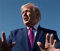 Tổng thống Donald Trump: Eo biển Hormuz sẽ mở lại trong thời gian rất sớm'