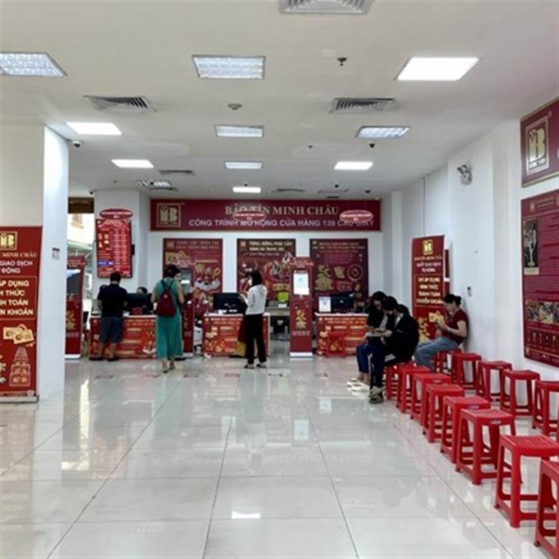 Giá vàng giảm, cảnh tượng bất ngờ tại tiệm vàng