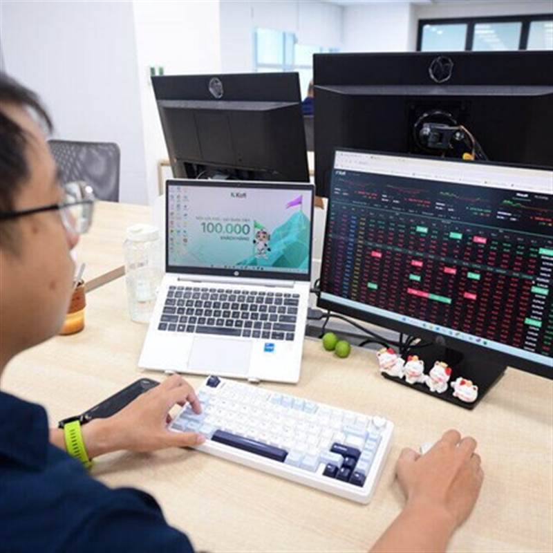 Chứng khoán chờ đón sóng lớn, nhà đầu tư cần thận trọng tránh hiệu ứng Fomo