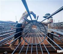 Cao tốc Quy Nhơn - Pleiku 'gồng' tiến độ giữa bão giá xăng dầu, cát, đá