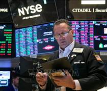 Chứng khoán "người anh em" Mỹ bùng nổ kỷ lục khi eo biển Hormuz mở lại