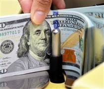 Đồng USD chạm đáy nhiều tuần sau khi Iran mở cửa eo biển Hormuz