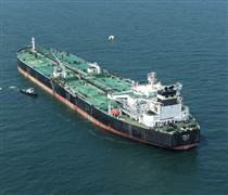 Sau hơn 1 tháng mắc kẹt, siêu tàu chở 2 triệu thùng dầu chính thức vượt eo biển Hormuz, sắp cập bến láng giềng Việt Nam