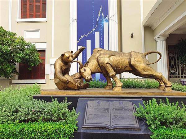 Chờ tiếng cồng chào sàn trên HoSE sau nửa năm im ắng