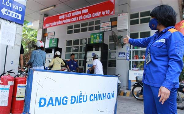 Giá xăng sẽ tiếp tục tăng mạnh vào ngày mai?