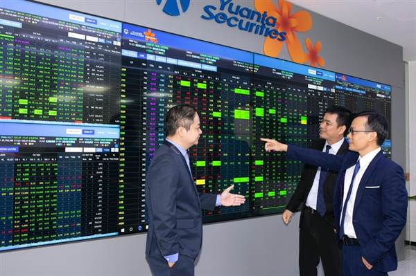 “VN-Index có thể cán mốc 1.898 điểm, chưa thể nâng hạng năm 