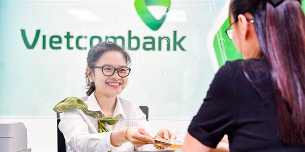 VCB: Đẳng cấp ông lớn Vietcombank: Vốn hóa thị trường vừa cán mốc 20 tỷ USD, cao nhất sàn chứng khoán Việt Nam, bỏ xa 